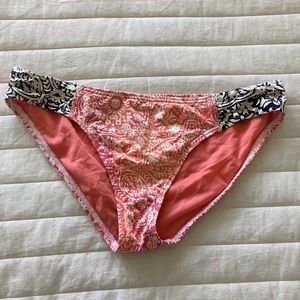 Tommy Bahama swimsuit bottoms. Womens size M.